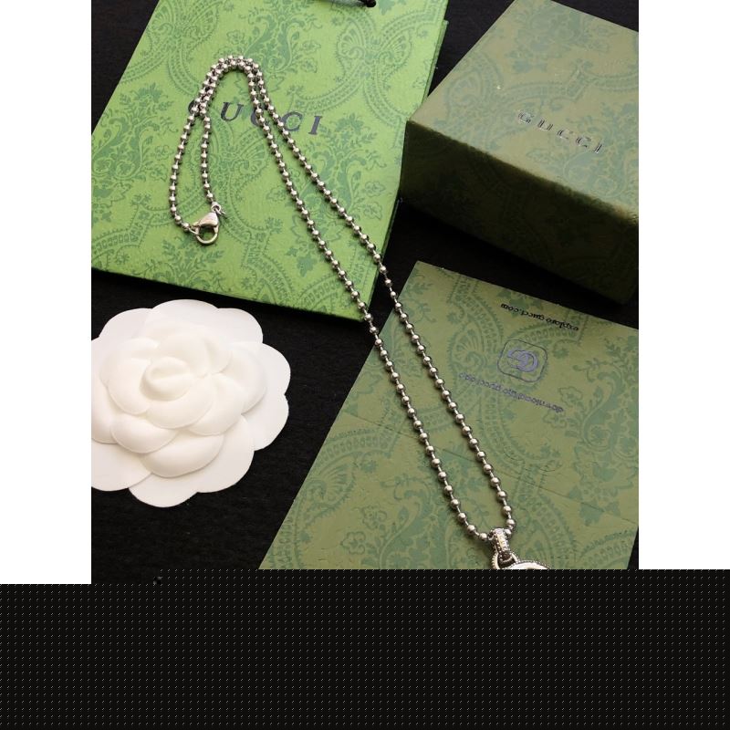 G*u*i necklaces